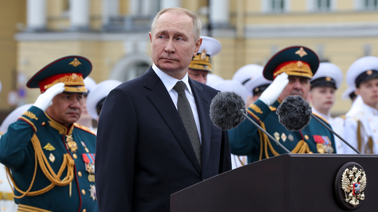 Την ημέρα του ναυτικού, ο Πούτιν υπέγραψε ότι οι ΗΠΑ είναι ο κύριος αντίπαλος της Ρωσίας