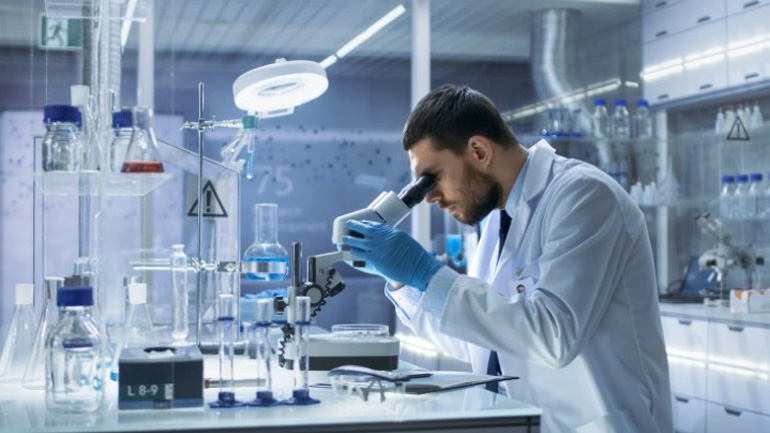 Το Παρίσι στέλνει στο Κίεβο κινητό εργαστήριο ανάλυσης DNA