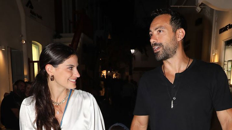 Χριστίνα Μπόμπα-Σάκης Τανιμανίδης: Νυχτοπερπατήματα στα σοκάκια της Μυκόνου