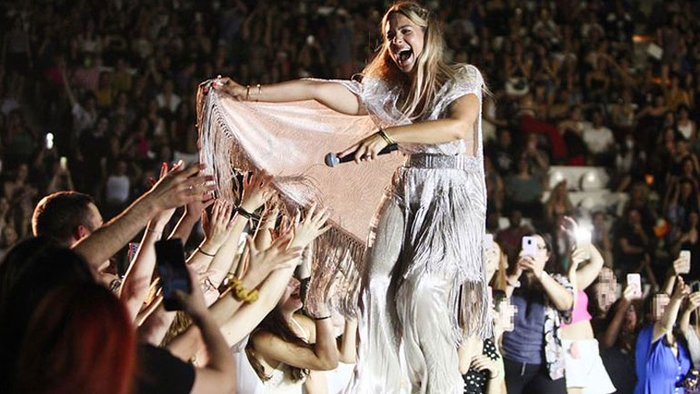 Νατάσσα Μποφίλιου για τη συναυλία της στον Πλαταμώνα: «Κάποιοι χρειάστηκαν φάρμακο για να παίξουν»