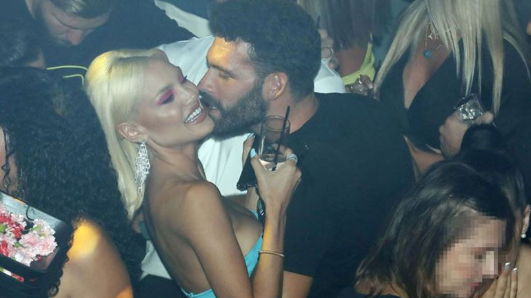 Αλεξάνδρα Παναγιώταρου: Τρυφερά φιλιά με τον Στάθη Σχίζα σε βραδινή τους έξοδο