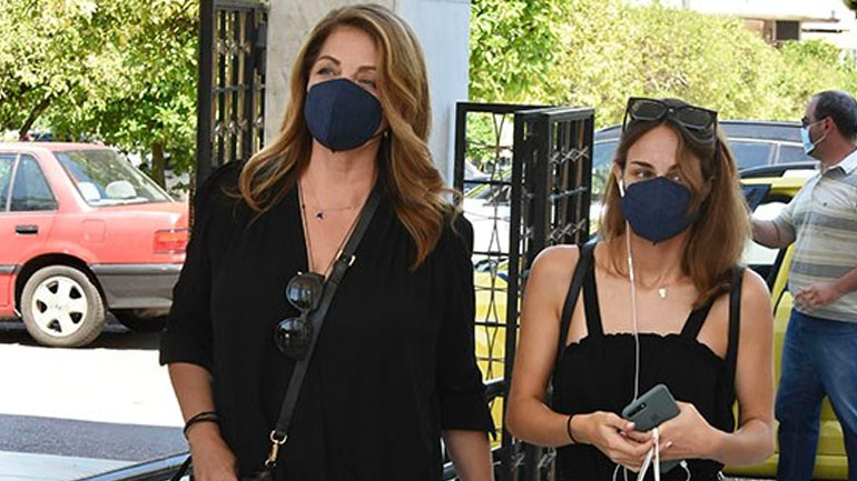 Άντζελα Γκερέκου: Έβγαλε τα μαύρα ρούχα ένα χρόνο μετά τον θάνατο του Τόλη Βοσκόπουλου