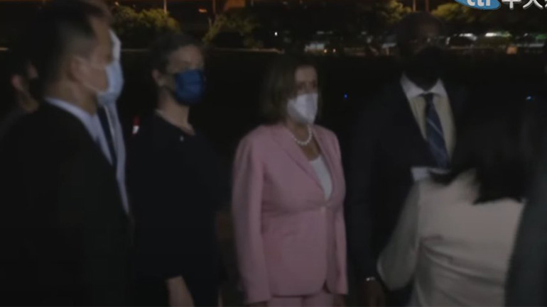 Προσγειώθηκε στην Ταϊβάν η Πελόζι –  Αγωνία για την αντίδραση της Κίνας
