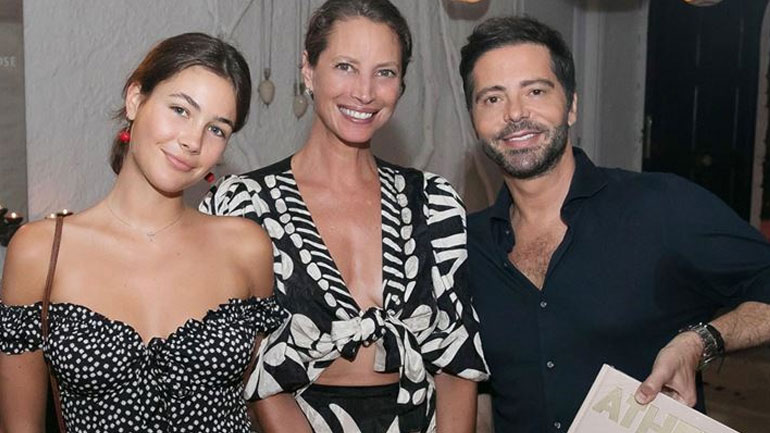 Στην Ελλάδα η Christy Turlington – Οι φωτογραφίες με τον σύζυγο και τα παιδιά της στην Αθηναϊκή Ριβιέρα