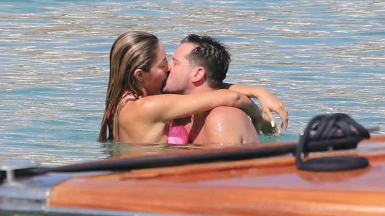 Ματίνα Ζάρα: Βουτιές στη Μύκονο με τον σύντροφό της Χρήστο Βαρδάλο