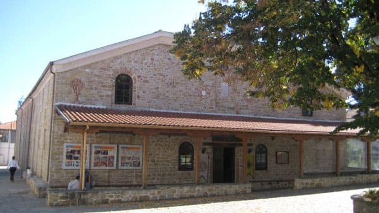 Χαλκιδική: Ο γνωστός για το γυάλινο δάπεδό του ναός του Αγίου Στεφάνου Αρναίας