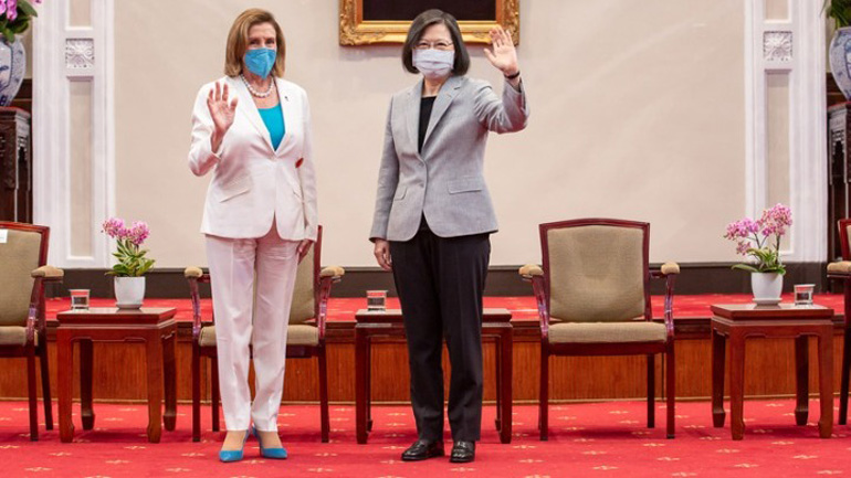 Η Ταϊβάν «δεν θα κάνει πίσω» δηλώνει η πρόεδρος Τσάι Ινγκ-γουέν παρούσης της Πελόζι