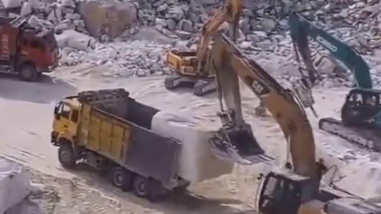 Ομαδική εργασία σε ένα λατομείο