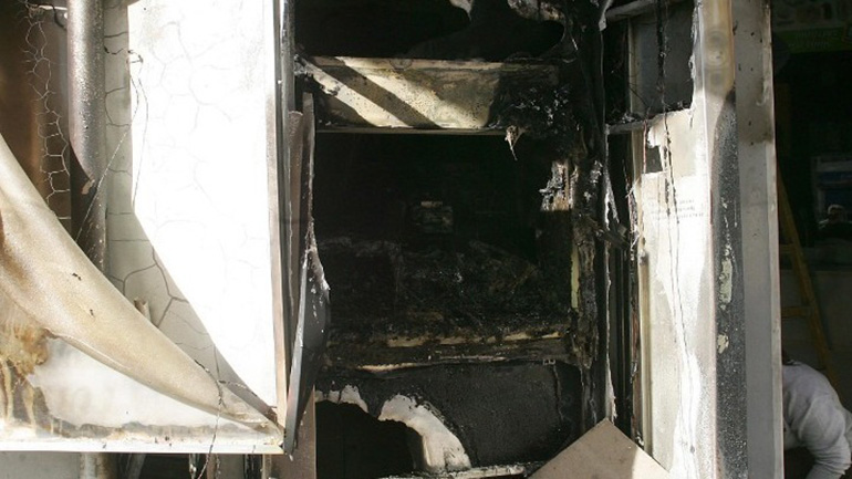 Θεσσαλονίκη: Φωτιά σε ΑΤΜ από το οποίο διαρρήκτες άρπαξαν χρήματα