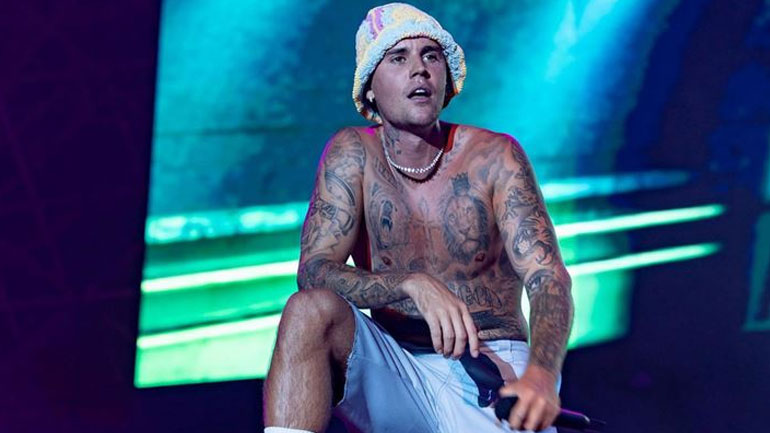 Justin Bieber: Ανέβηκε ξανά στη σκηνή μετά την παράλυση στο πρόσωπό του