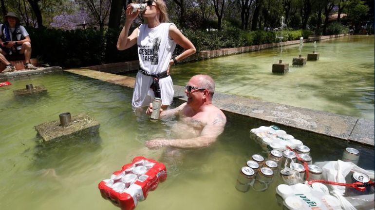 Ισπανία: Μπαρ και εστιατόρια ξεμένουν από παγάκια