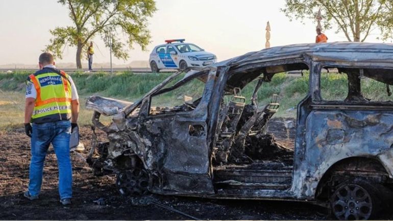 Ουγγαρία: Τρεις μετανάστες σκοτώθηκαν όταν το βαν που τους μετέφερε έπιασε φωτιά