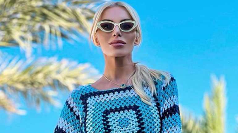 Η Κατερίνα Καινούργιου απαντά σε αρνητικό σχόλιο για το στήθος της: «Εσύ το πλήρωσες;»