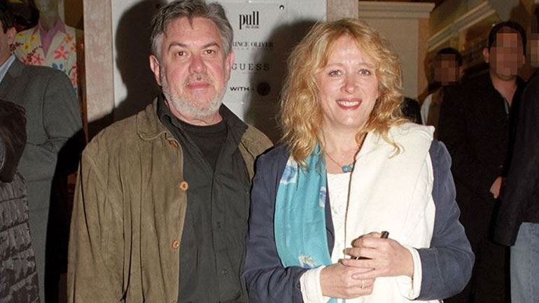 Νόρα Βαλσάμη: Ο σύζυγός της, Ερρίκος Ανδρέου μεταφέρθηκε εσπευσμένα από τη Σύρο στην Αθήνα