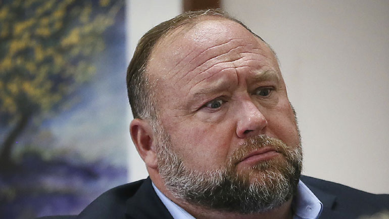 ΗΠΑ: Νέα καταδίκη του Άλεξ Τζόουνς για τις θεωρίες συνωμοσίας – Καλείται να καταβάλει αποζημίωση 45,2 εκατ. δολαρίων