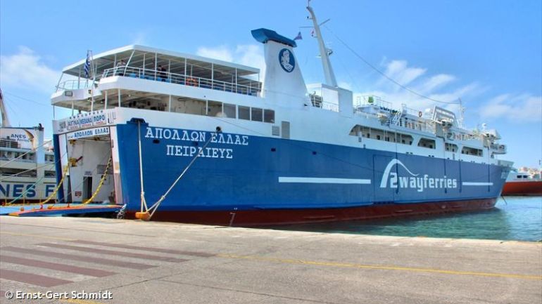 Αίγινα: Επιβατικό πλοίο με 591 επιβάτες προσέκρουσε στο λιμάνι