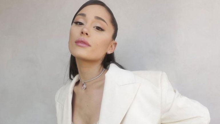 Ariana Grande: Υιοθέτησε την πιο αμφιλεγόμενη τάση στο μακιγιάζ, τα bleached brows