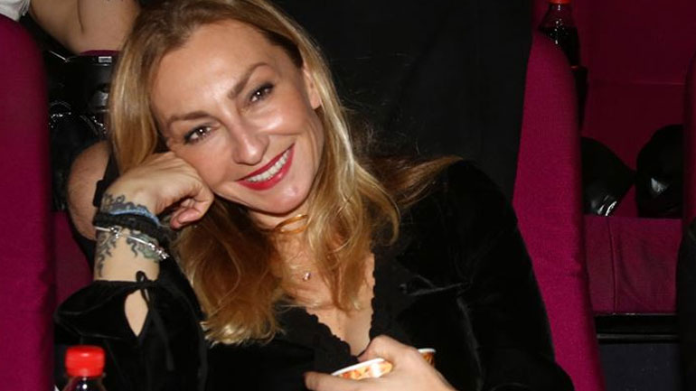 Ρούλα Ρέβη: Η οικογενειακή της περιπέτεια με τον κορωνοϊό κατά τη διάρκεια των διακοπών