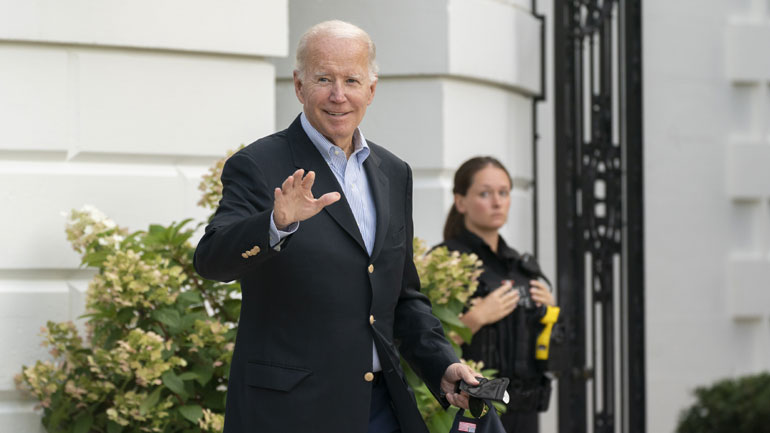 Ο Μπάιντεν χαιρετίζει την ψήφιση του προγράμματός του για το Κλίμα και την Υγεία από τη Γερουσία