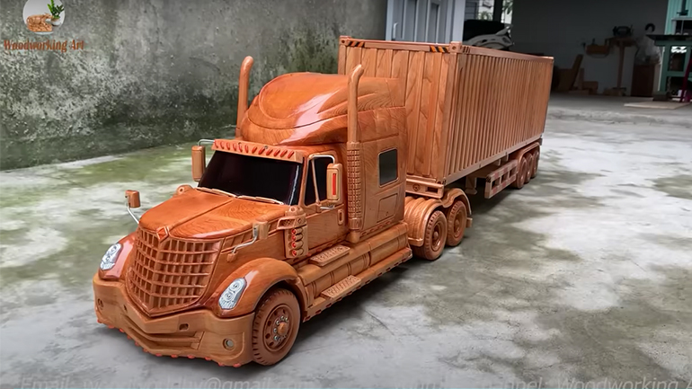 Το ξύλινο φορτηγό