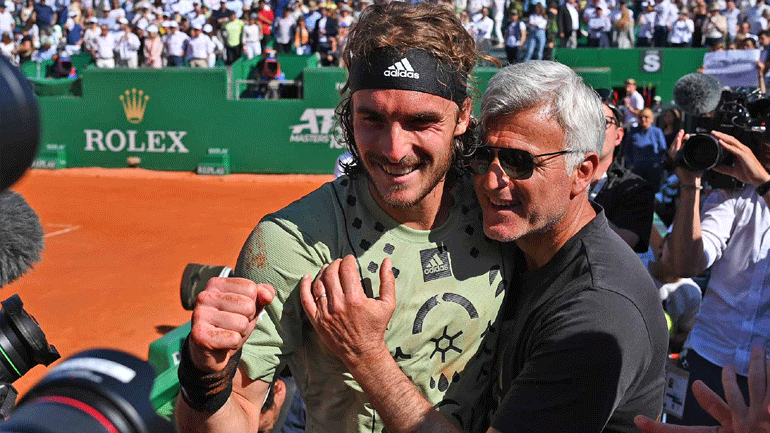 Έκανε δώρο στον πατέρα του μία Aston Martin DBX αξίας 240.000 ευρώ ο Στέφανος Τσιτσιπάς