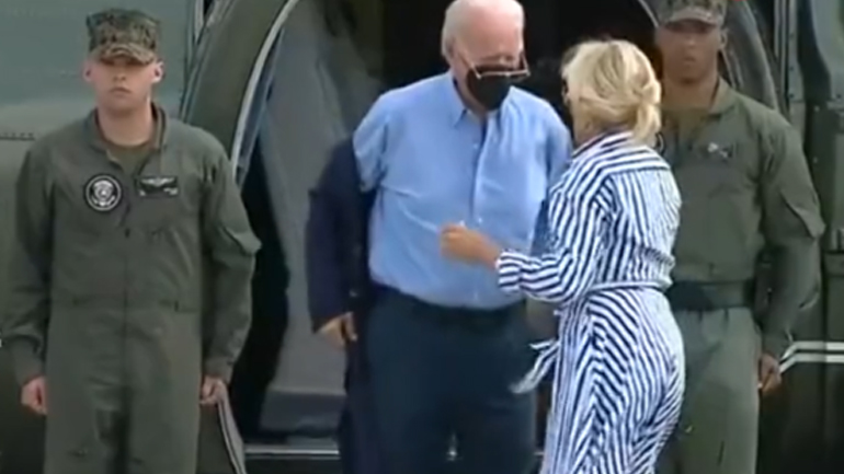 Όταν δεν σε θέλει, γίνεσαι… θέαμα στο διαδίκτυο, ακόμη κι αν είσαι ο πλανητάρχης