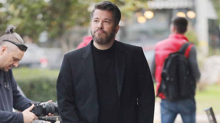 Εξοργισμένος ο Χάρης Βαρθακούρης: «Βγάζω σύφιλη και φλύκταινες με την ερώτηση»