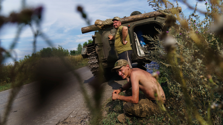 Το Κίεβο ανακοίνωσε ότι βομβάρδισε γέφυρα στην κατεχόμενη περιοχή Χερσώνα