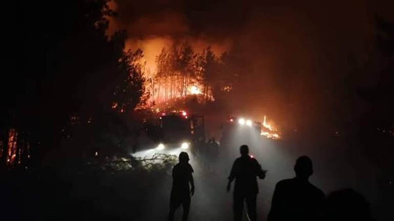 Μεγάλη φωτιά στη Θάσο: Μήνυμα 112 για προληπτική εκκένωση στα Κοίνυρα