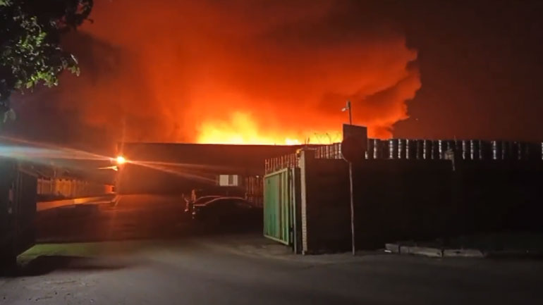 Ουκρανία: Τοξική αμμωνία εκλύθηκε από φλεγόμενο ζυθοποιείο στο Ντονέτσκ