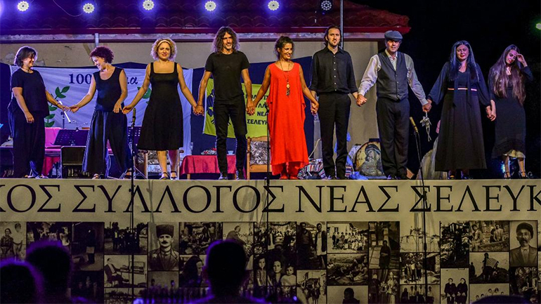 Συγκινητικό το αγκάλιασμα  για το μουσικοθεατρικό έργο «Στη Σμύρνη κάποτε» στη Νέα Σελεύκεια Ηγουμενίτσας