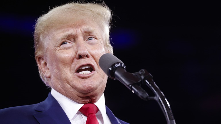 Τραμπ: «Συνεργάζομαι πλήρως» στο πλαίσιο της έρευνας του FBI