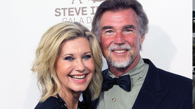 Συντετριμμένος ο σύζυγος της Olivia Newton-John: «Ο πόνος και οι τρύπες στην καρδιά μου…»