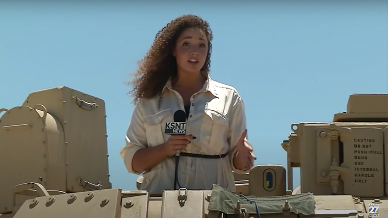 Δημοσιογράφος δέχεται επίθεση από τζιτζίκια