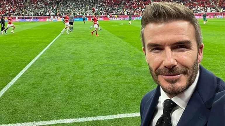 Viral τα βίντεο που δείχνουν τον David Beckham να τραγουδάει μαζί με την κόρη του σε συναυλία του The Weeknd