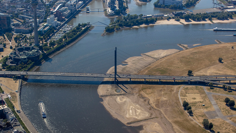 Γερμανία: Προβλήματα με τη ναυσιπλοΐα στο Ρήνο, καθώς πέφτει πάλι η στάθμη υδάτων του ποταμού