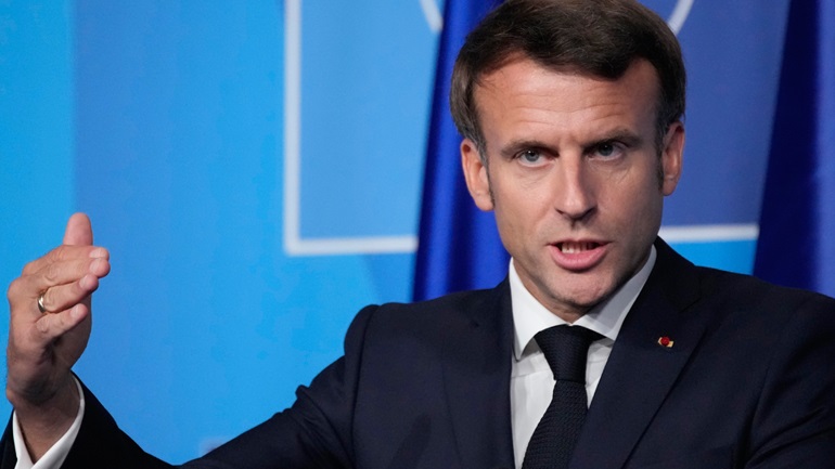 Μακρόν: Ο αγώνας του Σαλμάν Ρούσντι «είναι και δικός μας»