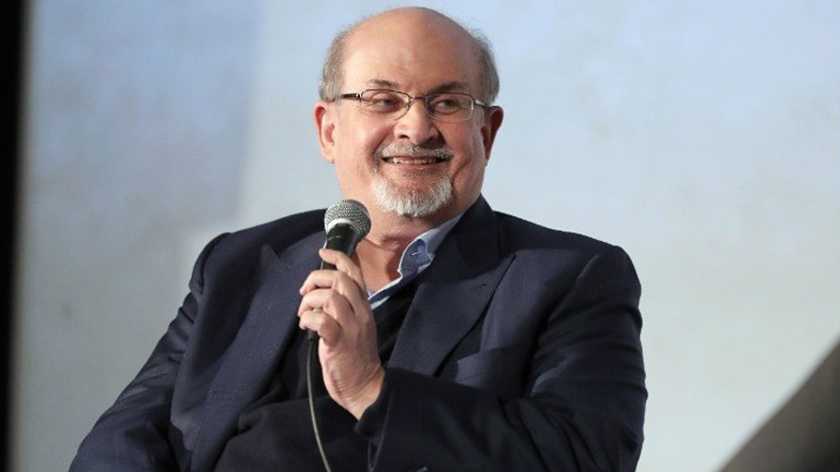 Ο Λευκός Οίκος «προσεύχεται για την ταχεία ανάρρωση» του Σαλμάν Ρούσντι