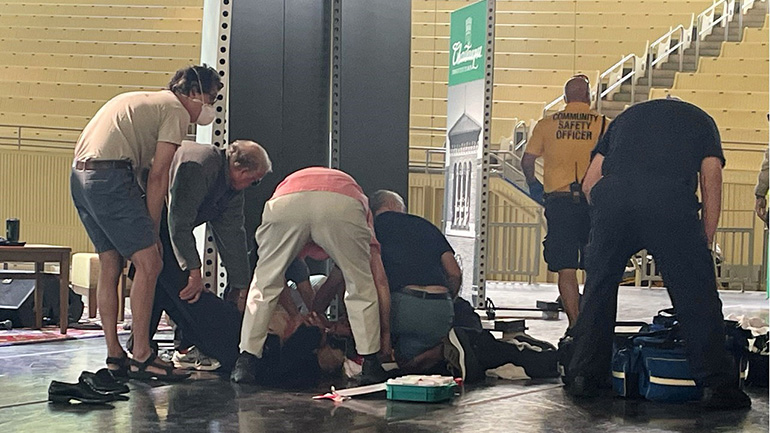 Ο άνδρας που επιτέθηκε στον Σ. Ρούσντι υποστηρίζει τον σιιτικό εξτρεμισμό και τους Φρουρούς της Επανάστασης Ο άνδρας που επιτέθηκε στον Σ. Ρούσντι υποστηρίζει τον σιιτικό εξτρεμισμό και τους Φρουρούς της Επανάστασης