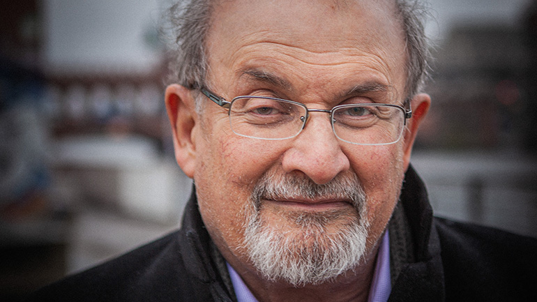 Ιράν: Ο συντηρητικός Τύπος συγχαίρει τον δράστη της επίθεσης κατά του Σαλμάν Ρούσντι