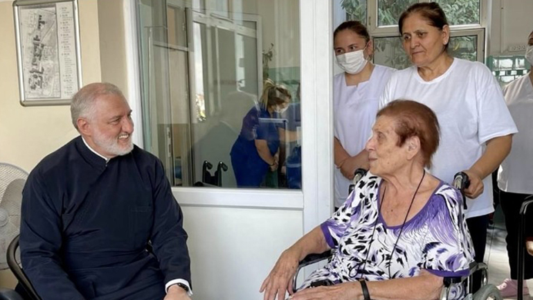Ο Αρχιεπίσκοπος Ελπιδοφόρος επισκέφθηκε το Ελληνορθόδοξο Νοσοκομείο του Βαλουκλή