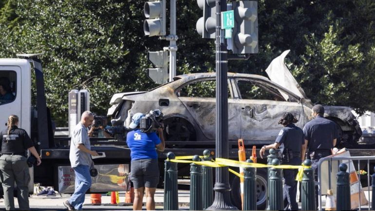 ΗΠΑ: Άνδρας έπεσε με το αυτοκίνητό του σε οδόφραγμα στο Καπιτώλιο και άρχισε να πυροβολεί