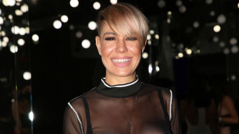 Ράνια Κωστάκη: Φωτογραφίες με μαγιό στην παραλία χωρίς φίλτρα και ρετούς