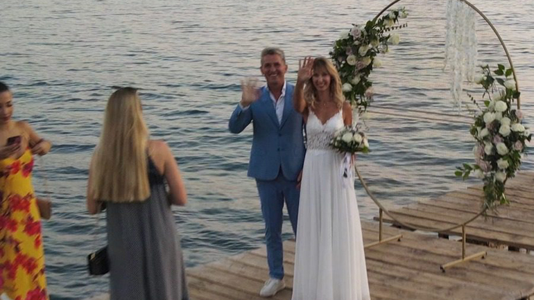 Λέσβος: Ρωσίδα παντρεύτηκε Ουκρανό – «Κάντε έρωτα και όχι πόλεμο», δηλώνει το ζευγάρι!