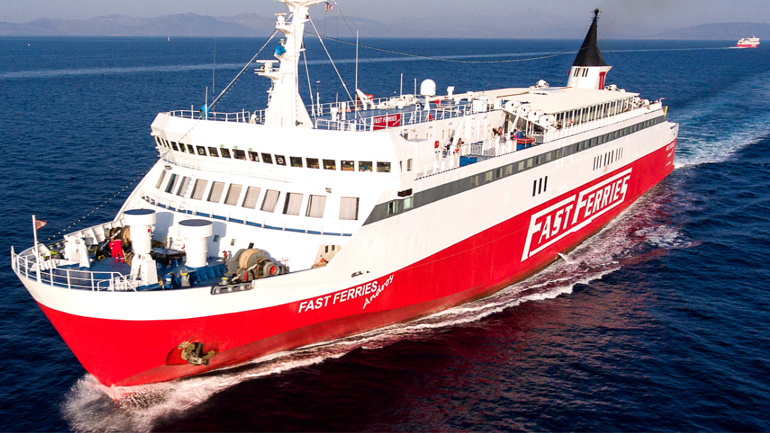 Mηχανική βλάβη στο Fast Ferries Andros – Το πλοίο με 446 επιβάτες επιστρέφει στο λιμάνι της Ραφήνας