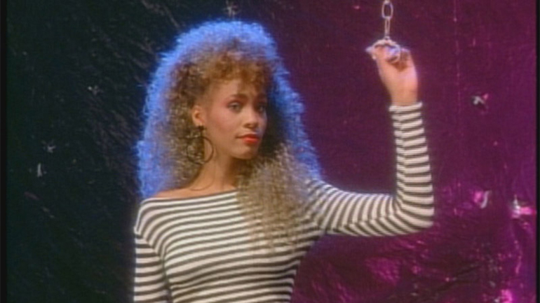 «I Wanna Dance With Somebody»: Ξεκίνησαν τα γυρίσματα της πολυαναμενόμενης ταινίας για τη Γουίτνεϊ Χιούστον