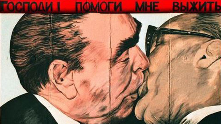 Ντμίτρι Βρούμπελ: Πέθανε ο δημιουργός του γκράφιτι με το φιλί Μπρέζνιεφ – Χόνεκερ