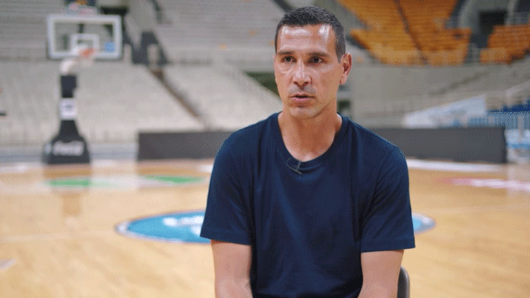Μπάσκετ: Τούρτα έκπληξη στον Νίκο Ζήση στην τελευταία προπόνηση της εθνικής πριν το τουρνουά «Ακρόπολις»