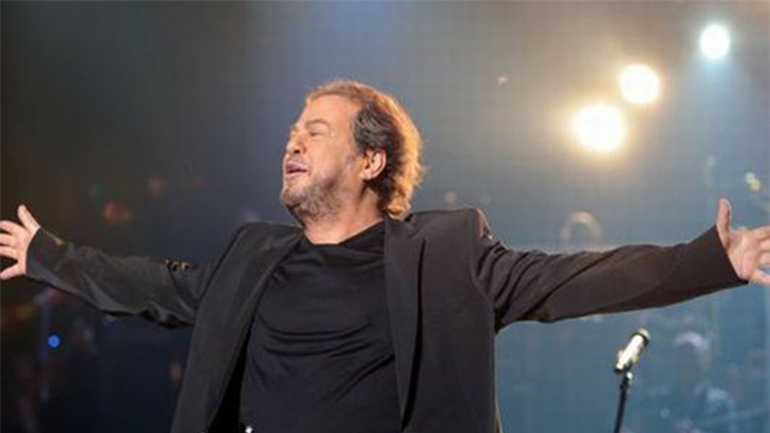 Ο Γιάννης Πάριος στο Αμφιθέατρο Σίβηρης στη Χαλκιδική