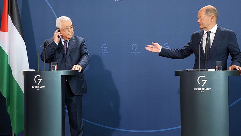 Γερμανία: «Ασπίδα» στον Σολτς από τον κυβερνητικό εκπρόσωπο για το επεισόδιο με τον Αμπάς